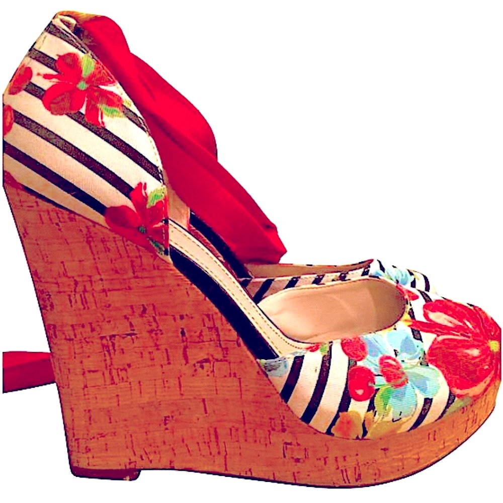 Nine West Floral Cherry 🍒 Love Wedge Sandal 5 1/2